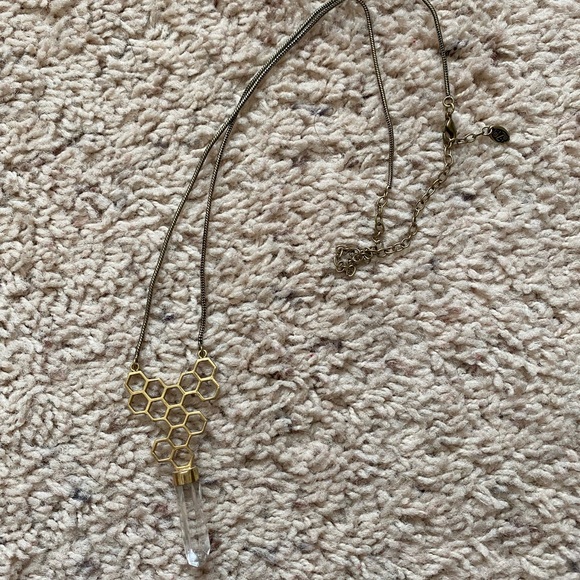 Necklace 🐝 - Picture 2 of 3